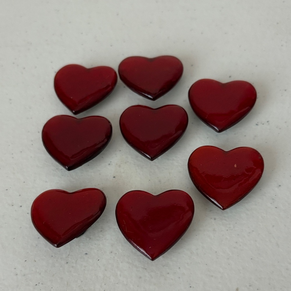 🌺$5.00 must bundle 🌺8-Pc. Red Heart Shaped Button Covers